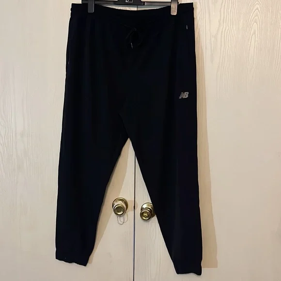 New Balance Lightweight Joggers - Picture 2 of 8